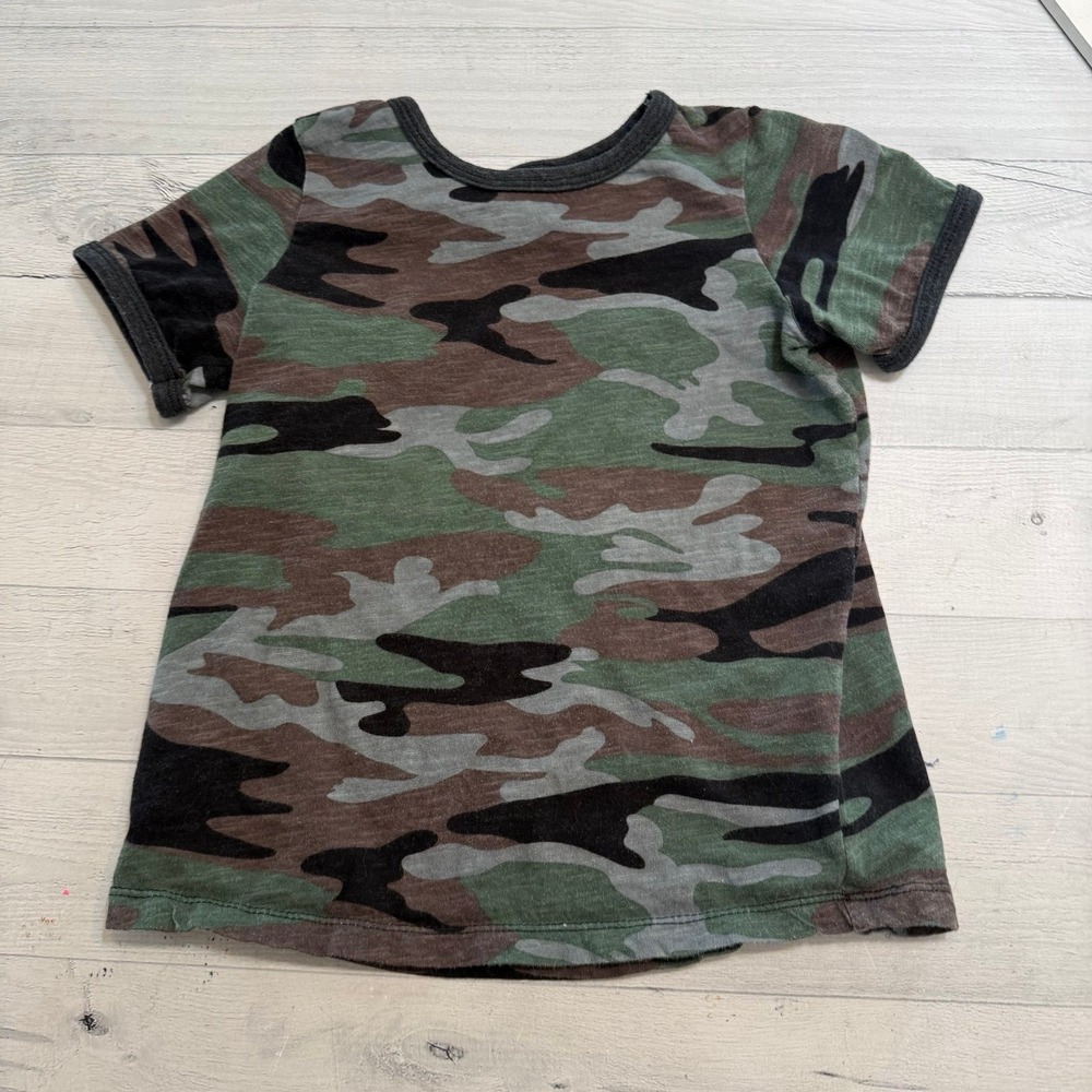 Childhoods Clothing kids camo short sleeve‎ shirt 8/9 runs small